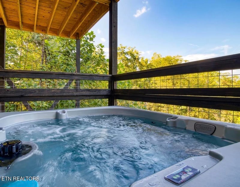 3305 Red Wolfe Rd, Sevierville, TN 37862
