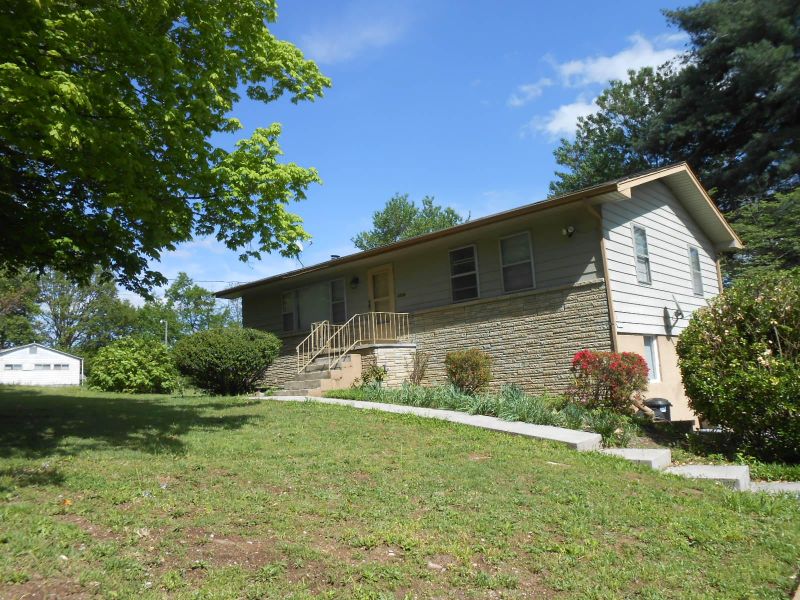 3306 Stamps Ln, Powell, TN 37849