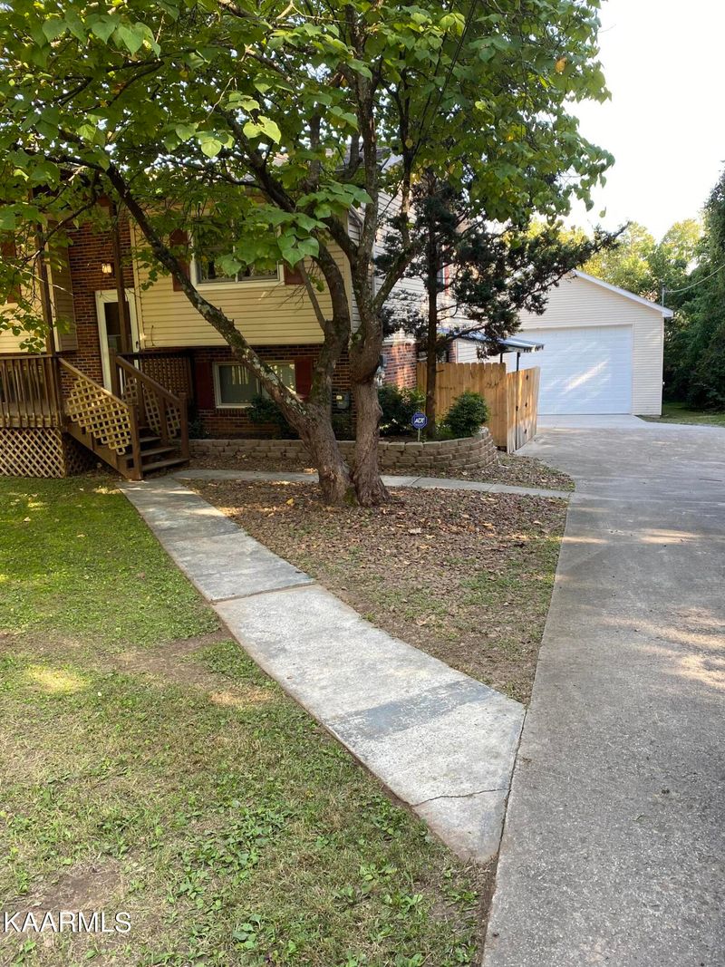 3307 Harrison Rd, Lenoir City, TN 37771