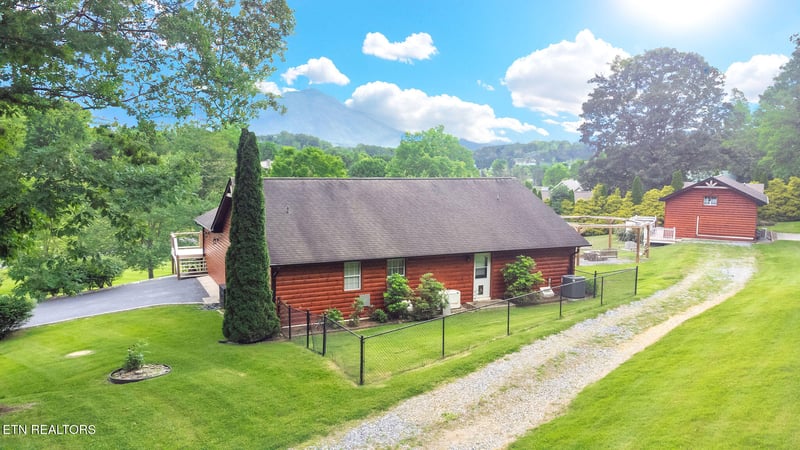 3307 Valley High Rd, Sevierville, TN 37862