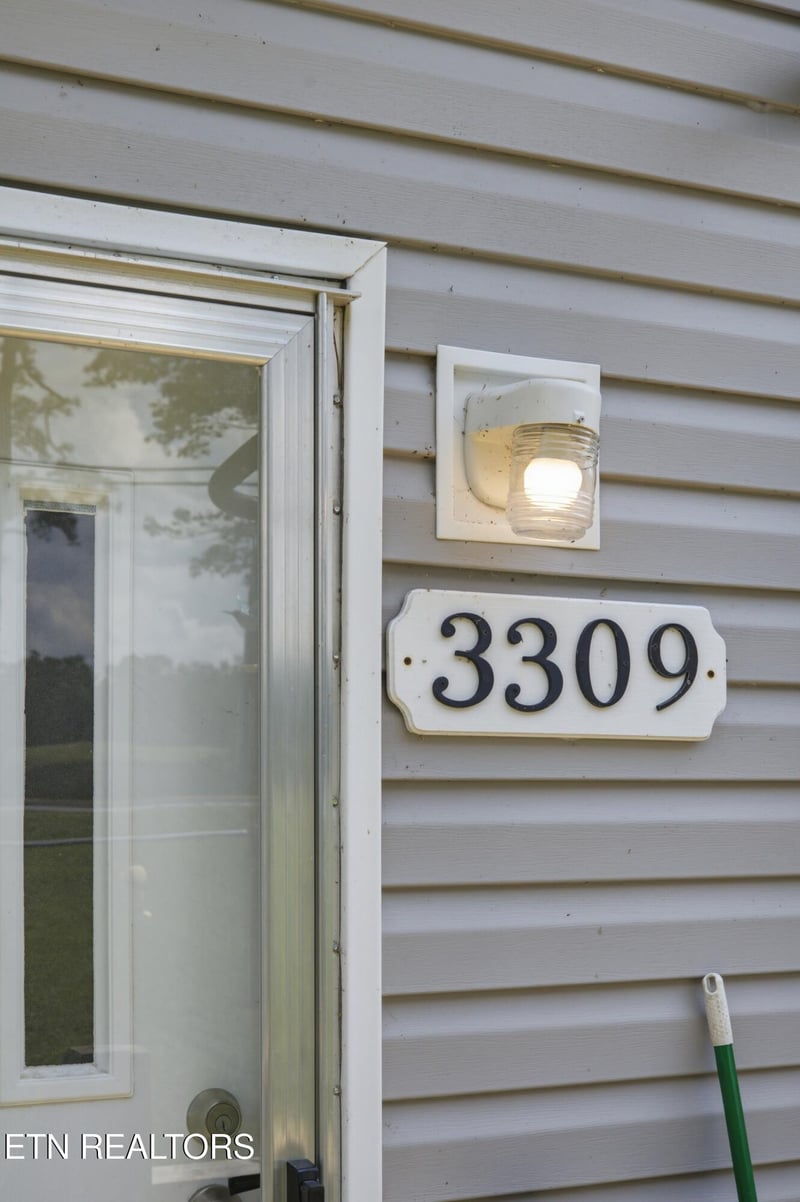 3309 Airport Rd, Rockwood, TN 37854