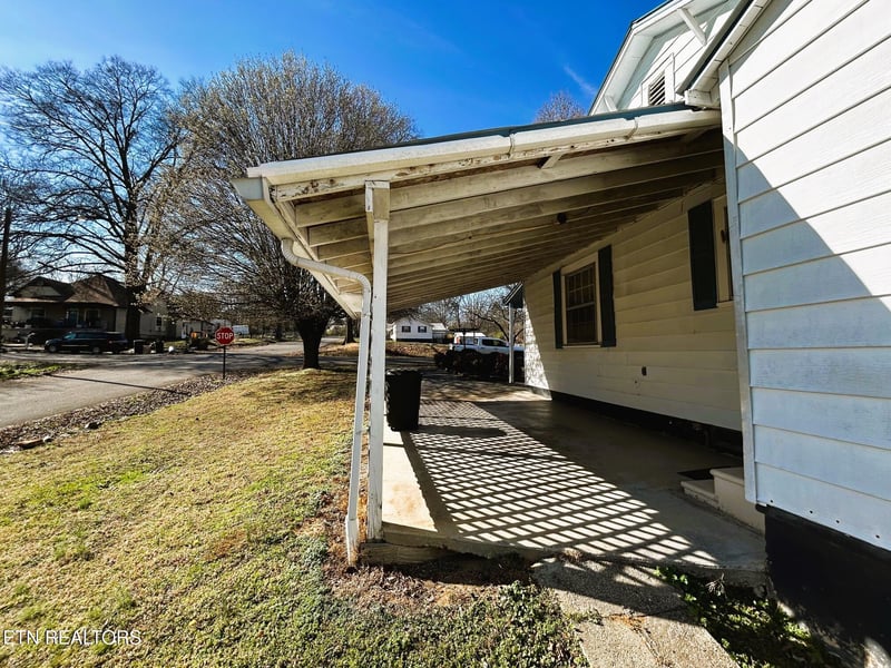 331 Louisiana Ave, Etowah, TN 37331