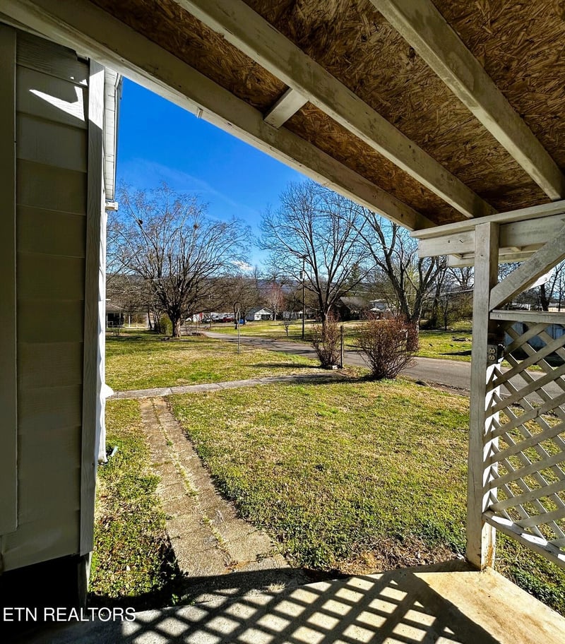 331 Louisiana Ave, Etowah, TN 37331
