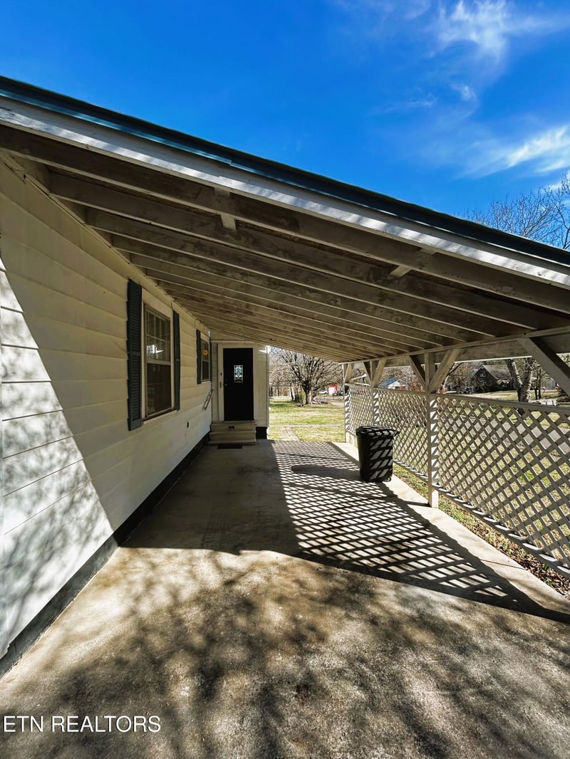 331 Louisiana Ave, Etowah, TN 37331
