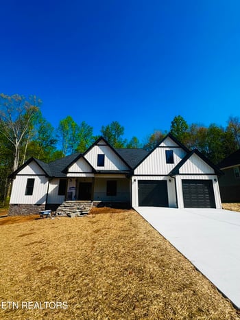 331 Shadows Lawn Dr, Athens, TN 37303