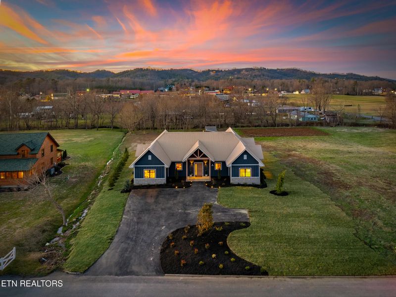 3310 Cove Meadows Dr, Sevierville, TN 37862