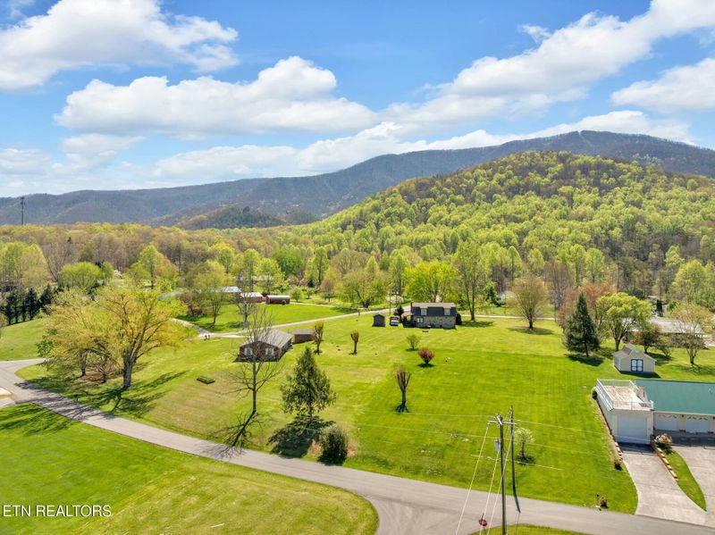 3310 Spring View Dr, Sevierville, TN 37862