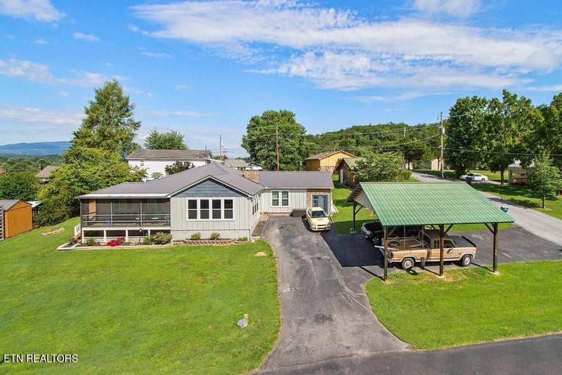 3310 Winston St, Pigeon Forge, TN 37863