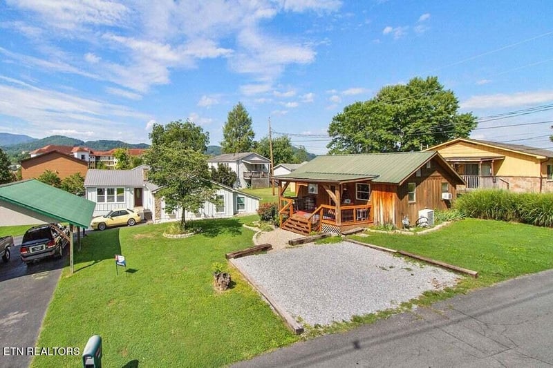 3310 Winston St, Pigeon Forge, TN 37863