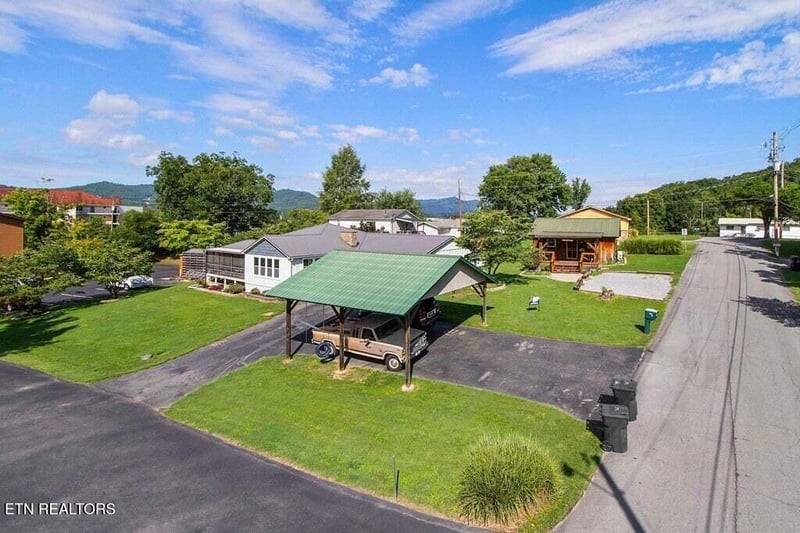3310 Winston St, Pigeon Forge, TN 37863