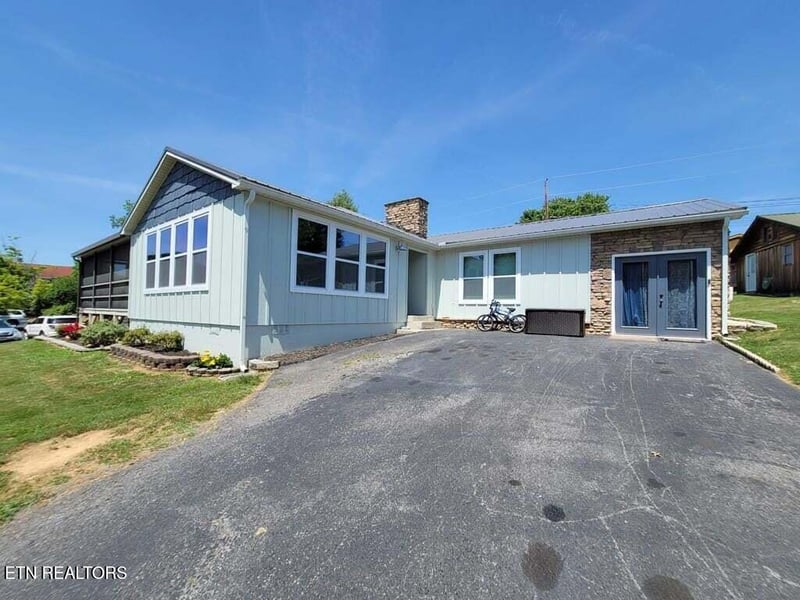 3310 Winston St, Pigeon Forge, TN 37863