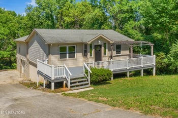 3311 Big Cove Ln, Louisville, TN 37777