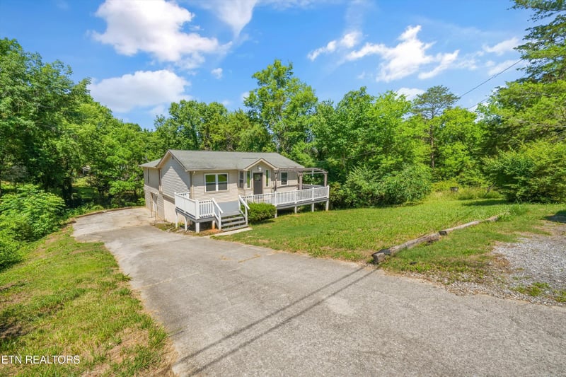 3311 Big Cove Ln, Louisville, TN 37777