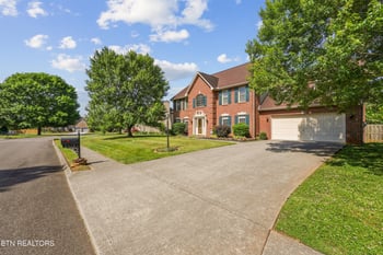 3313 Bridlebrooke Dr, Knoxville, TN 37938