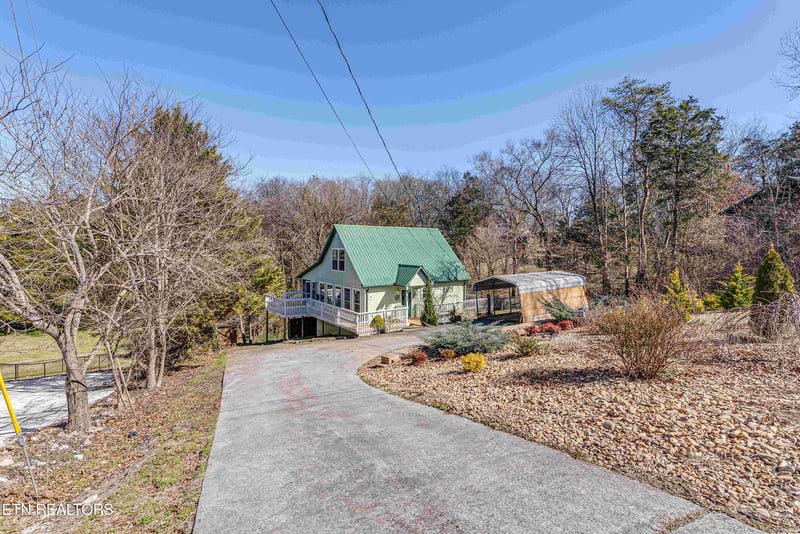 3314 Cove Point Dr, Louisville, TN 37777