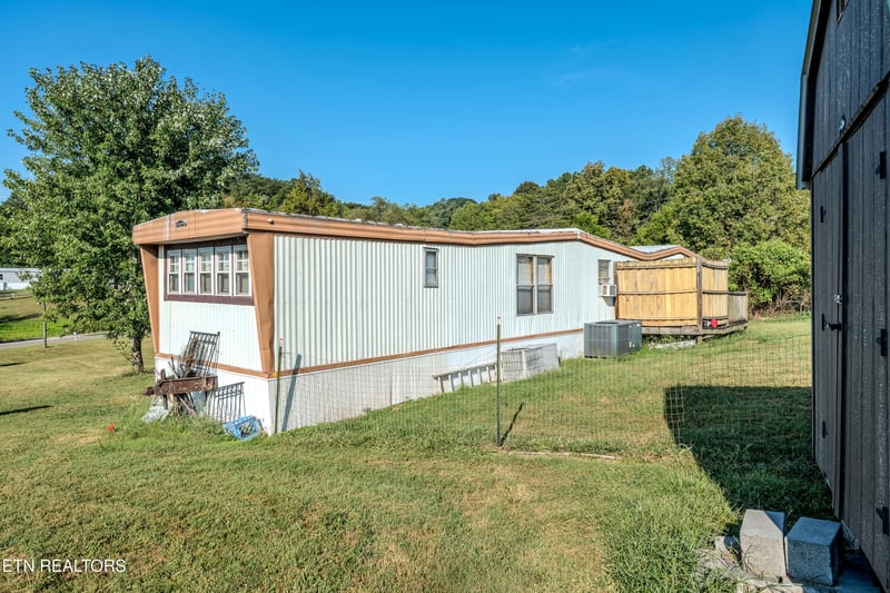 3318 Roberts Rd, Corryton, TN 37721
