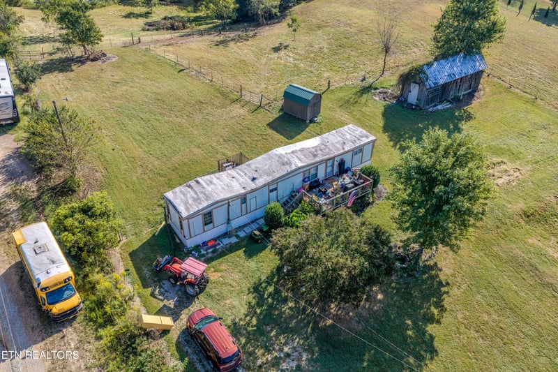 3318 Roberts Rd, Corryton, TN 37721