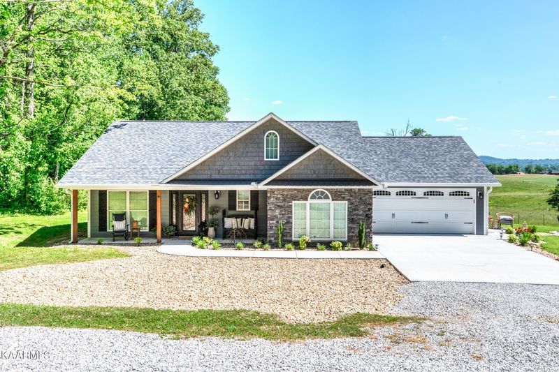 332 Acorn Ln, Lafollette, TN 37766