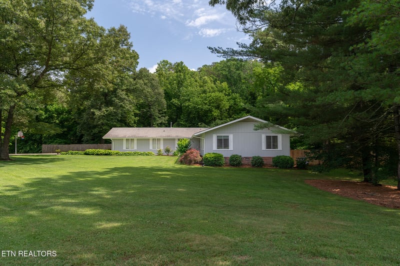 332 Crossfield Dr, Knoxville, TN 37920