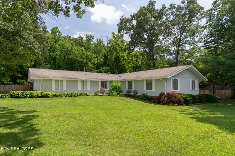 332 Crossfield Dr, Knoxville, TN 37920