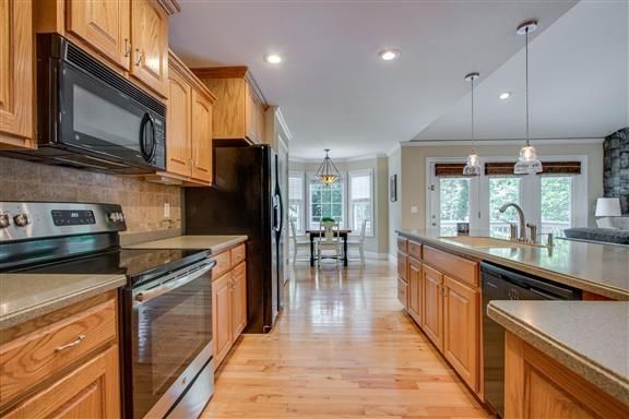 332 E Deer Creek Dr, Crossville, TN 38571