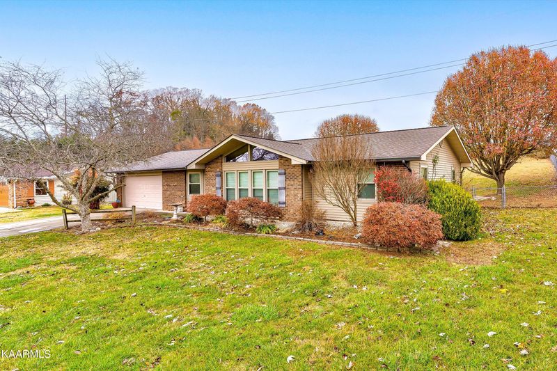332 Newman Dr, Kodak, TN 37764