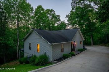 332 Pearl Rd, Lafollette, TN 37766
