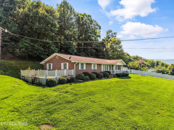 332 Rural Vale Rd, Tellico Plains, TN 37385