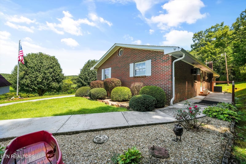 332 Rural Vale Rd, Tellico Plains, TN 37385