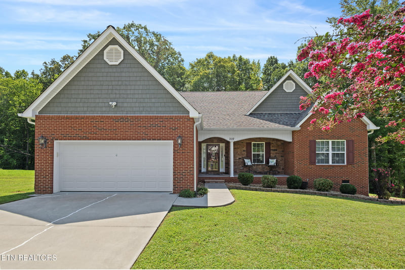 332 Shadows Lawn Dr, Athens, TN 37303
