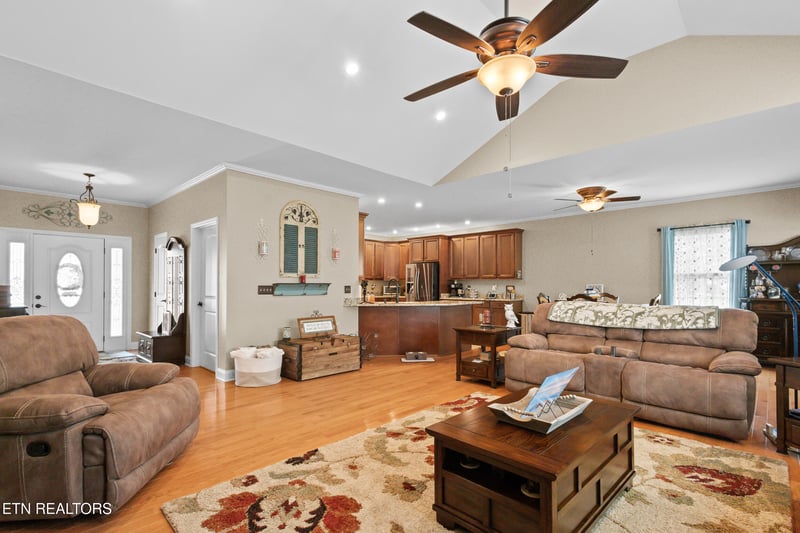 332 Shadows Lawn Dr, Athens, TN 37303