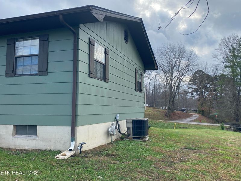 332 Slaven Ln, Oneida, TN 37841