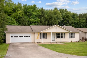 332 Southgate Dr, Crossville, TN 38555