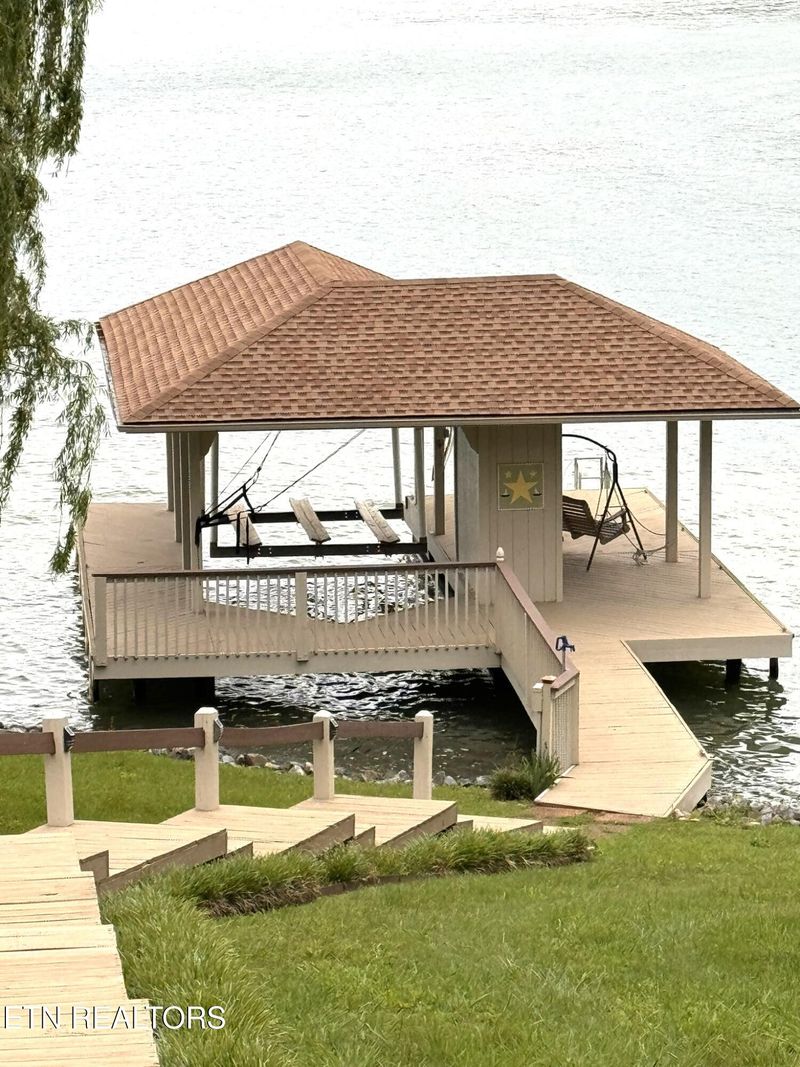 332 Southshore Dr, Greenback, TN 37742