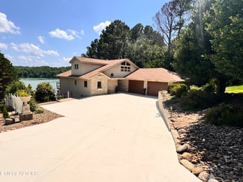 332 Southshore Dr, Greenback, TN 37742