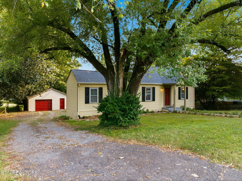 332 Wilson Ave, Maryville, TN 37803