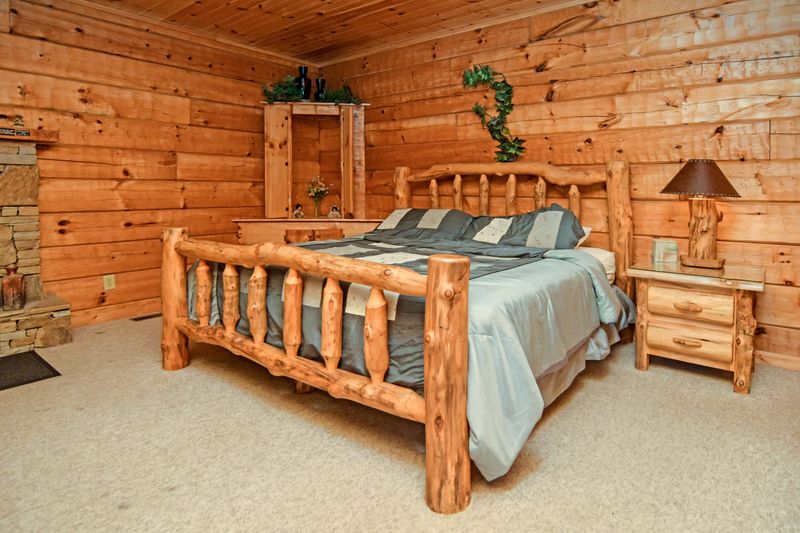3320 Bear Mountain Ln, Sevierville, TN 37876