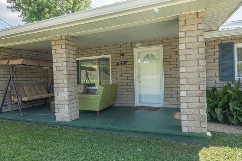 3320 Teaster Ln, Pigeon Forge, TN 37863