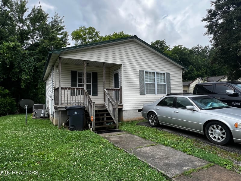 3321 Thomas St, Knoxville, TN 37921