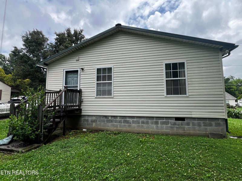 3321 Thomas St, Knoxville, TN 37921