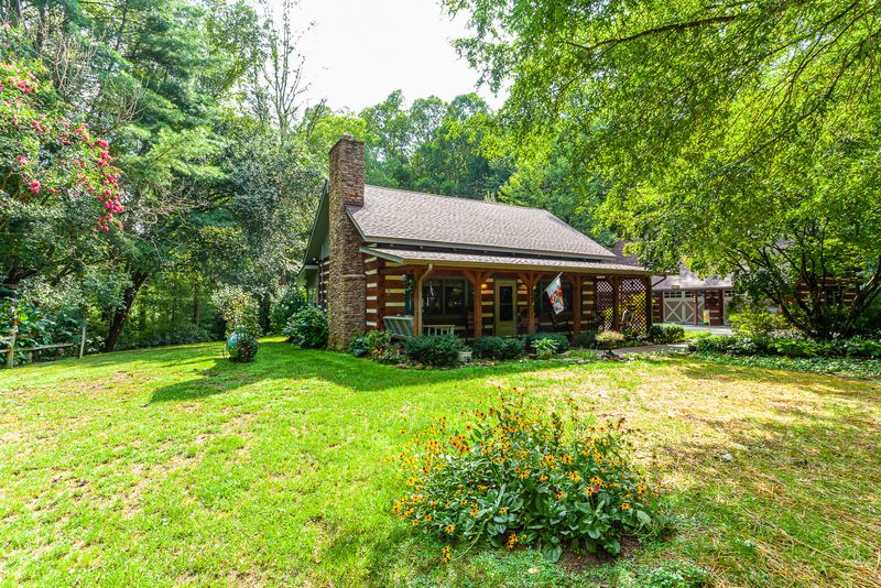 3322 Waldens Creek Rd, Sevierville, TN 37862