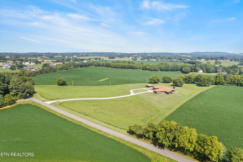 3323 Davis Ford Rd, Maryville, TN 37804