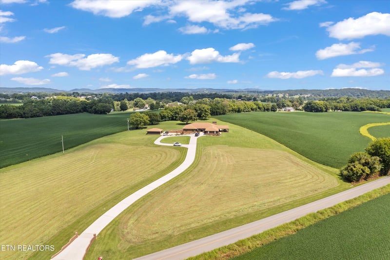 3323 Davis Ford Rd, Maryville, TN 37804