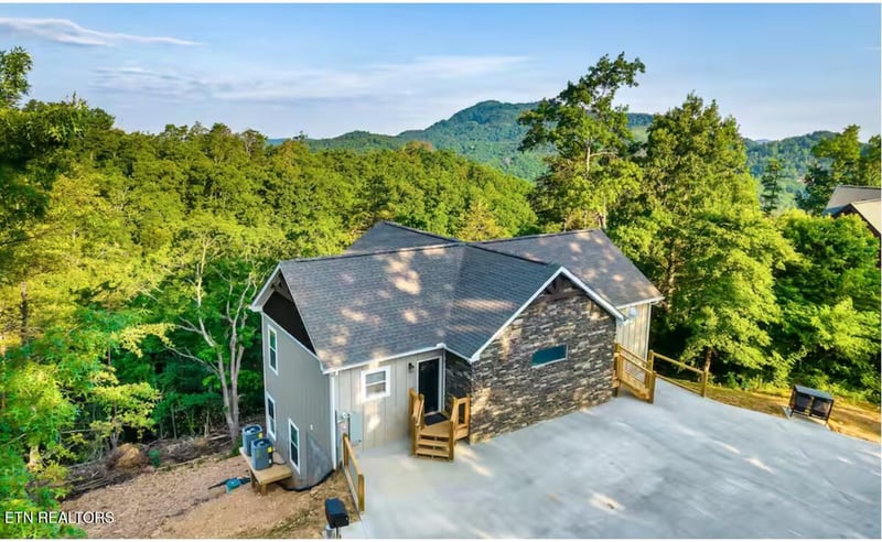 3325 Grouse Ridge Ln, Sevierville, TN 37862