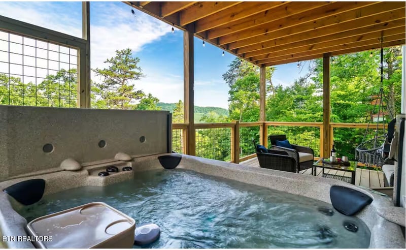 3325 Grouse Ridge Ln, Sevierville, TN 37862