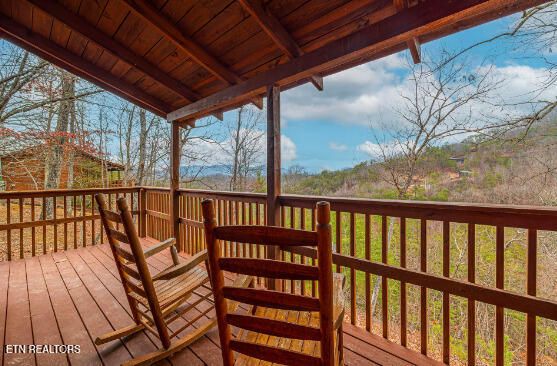 3326 Bear Mountain Ln, Sevierville, TN 37876
