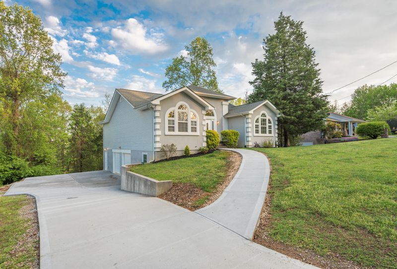 3328 Shagbark Rd, Powell, TN 37849