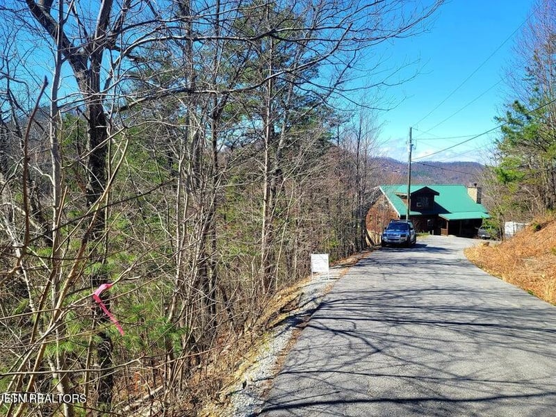 3328 Sugar Maple Loop Rd, Sevierville, TN 37862