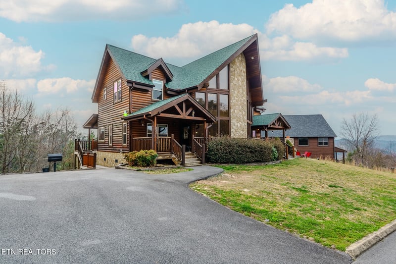 3329 Grouse Ridge Ln, Sevierville, TN 37862