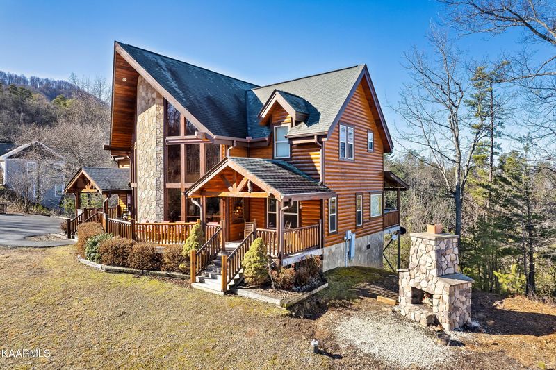 3329 Grouse Ridge Ln, Sevierville, TN 37876